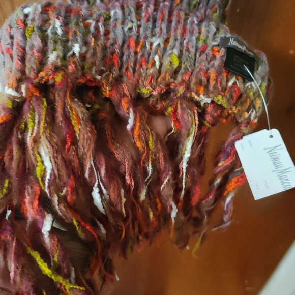 Neiman Marcus Ladies Long Scarf With Fringe - Picture 4 of 4